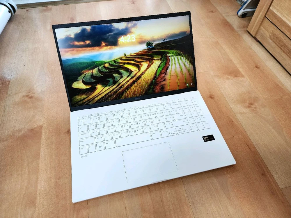 새제품급 LG 그램 25년 구입 Ai+ 14코어 울트라5 16GB 정품 윈11 이미지
