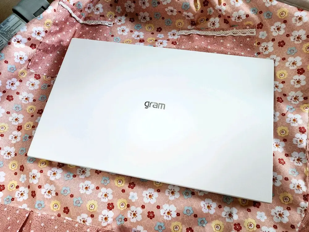 새제품급 LG 그램 25년 구입 Ai+ 14코어 울트라5 16GB 정품 윈11 이미지