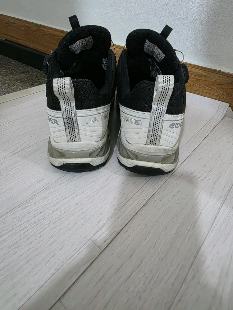 아이더 고어텍스 등산화 이미지