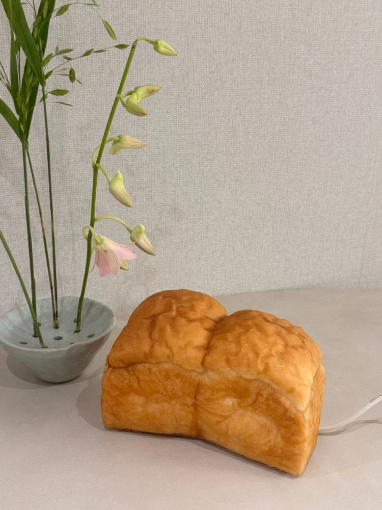 유키코모리타 빵조명 빵무드등 이미지