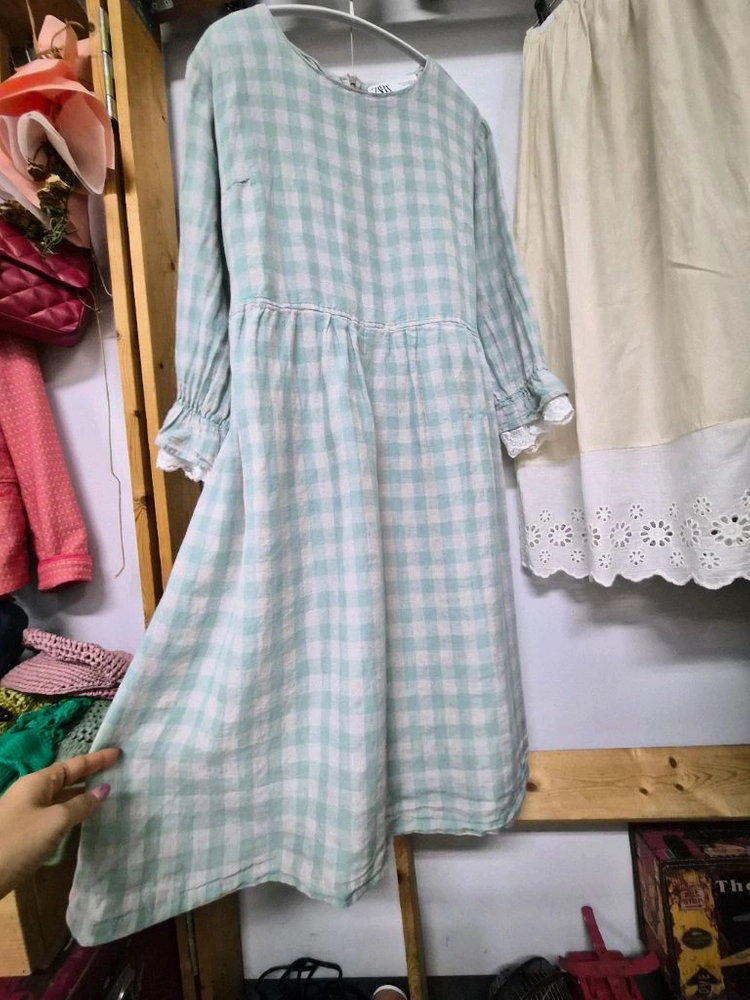 자라 면린넨 고방 체크 박시 원피스. 레이스이너스커트 이미지