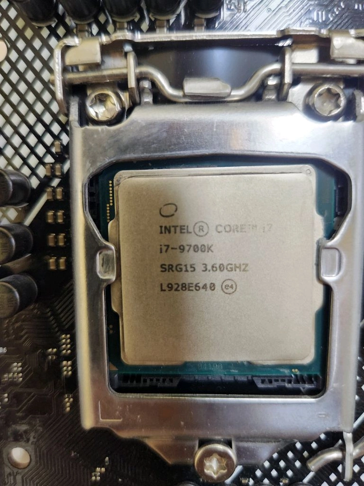 i7 9700K + Z390 팔아요 이미지