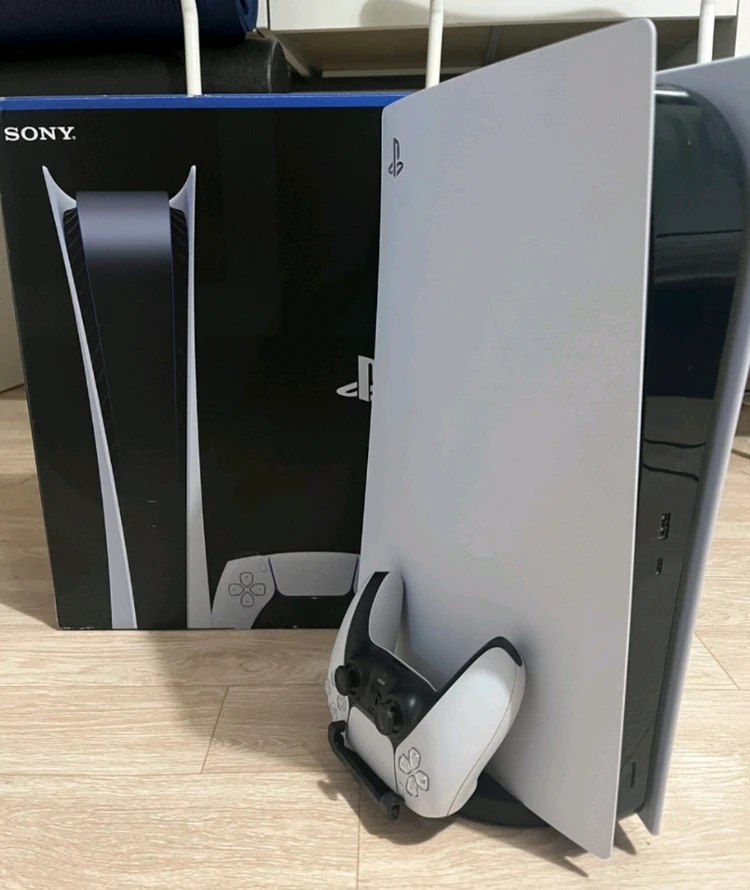 플레이스테이션 5 (PS5) 디지털 + 듀얼센스 컨트롤러 - 안심되는 중고거래