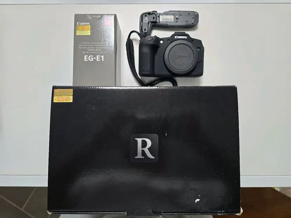 (s급)풀프레임 미러리스 캐논 EOS R8 풀박스 + EG-E1 그립 - 안심되는 중고거래