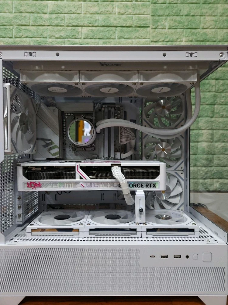 미사용 ) 9800X3D & RTX5080 컴퓨터 PC 이미지