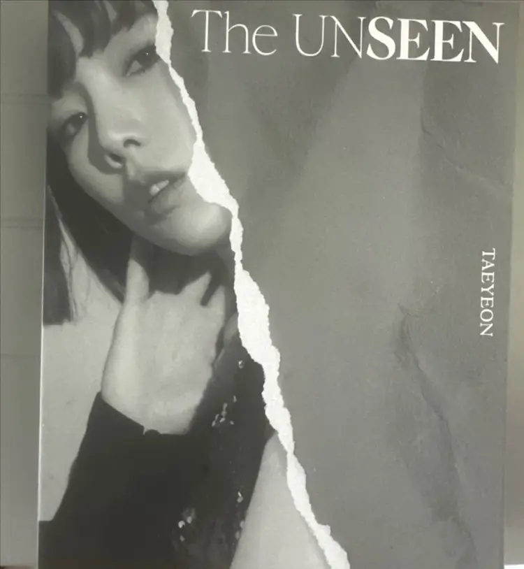 마지막으로 가격 내림!태연TheUNSEENDVD 키트 팔아요.택포O,직거래X,상세 설명&사진 다 보신후 문의주세요 이미지