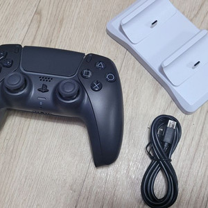 PS5 듀얼센스 화이트 신품충전기 이미지