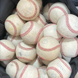 KBO 프로야구 공인구 1800원 올해 마지막 수량 중고 펑고볼 중고야구공 이미지