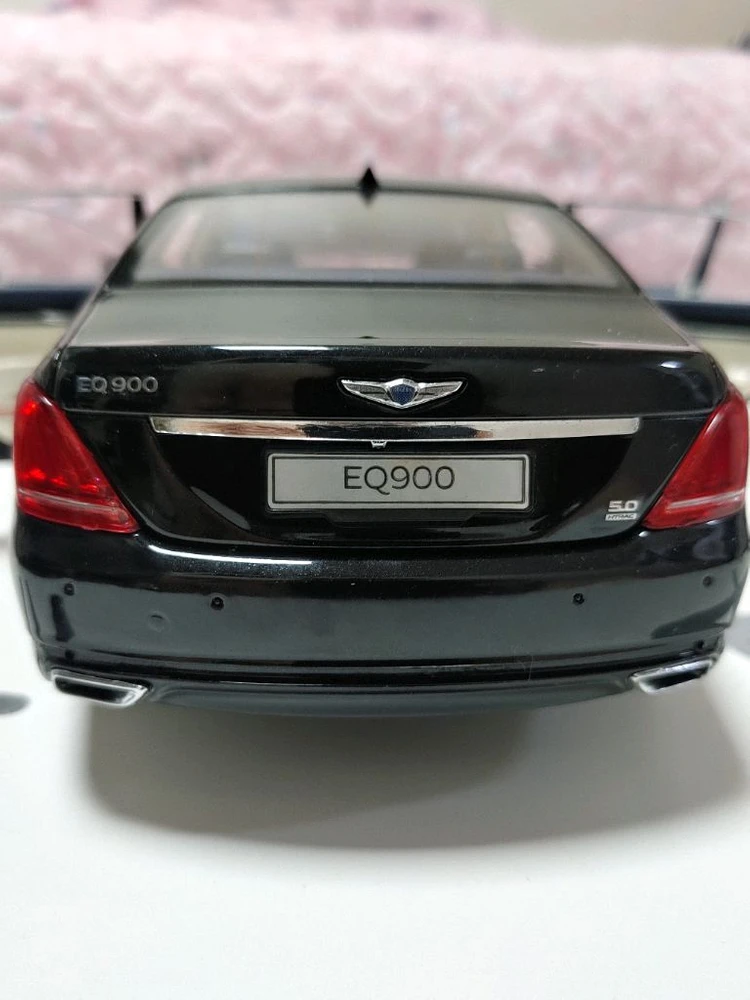 1:18 eq900 이미지