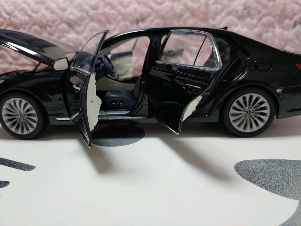 1:18 eq900 이미지