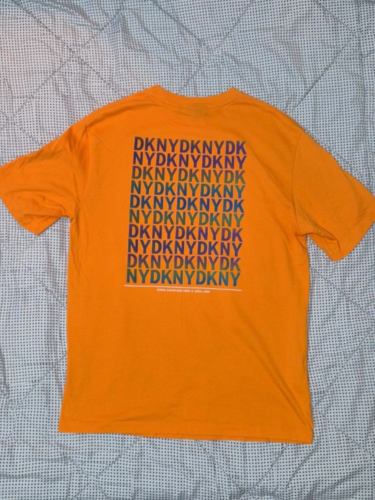 DKNY 홀로그램 로고반팔티 팝니다 이미지