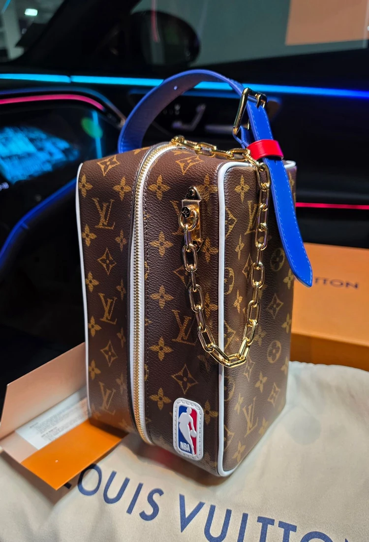 루이비통 버질아블로 x nba 락커룸 돕키트 클러치백 (새상품) - 안심되는 중고거래