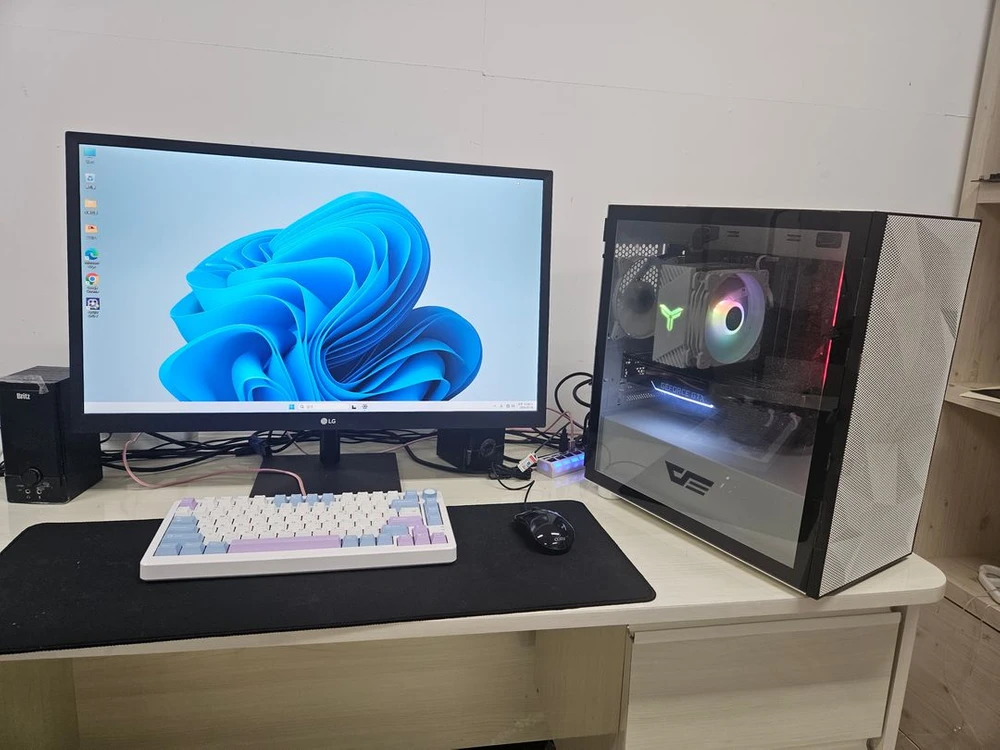 라이젠 3600 / 32G / GTX1660S / 삼성 SSD 1TB 화이트 게이밍 컴퓨터 처분합니다 이미지