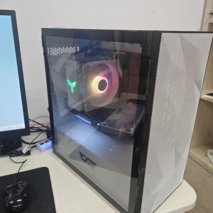라이젠 3600 / 32G / GTX1660S / 삼성 SSD 1TB 화이트 게이밍 컴퓨터 처분합니다 이미지