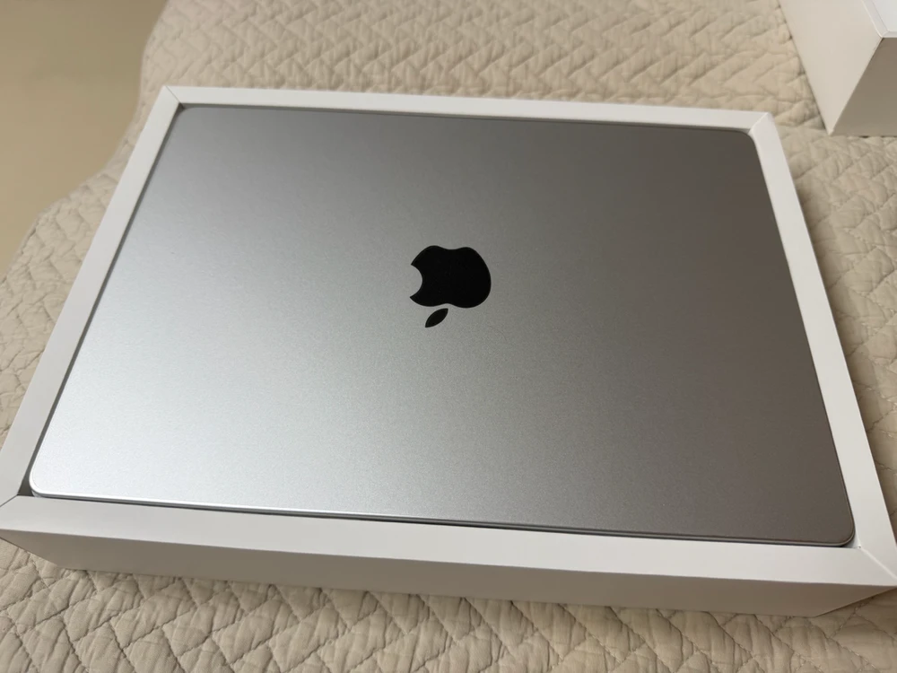 맥북프로14 m5 16GB 1TB 실버 영문자판 - 안심되는 중고거래