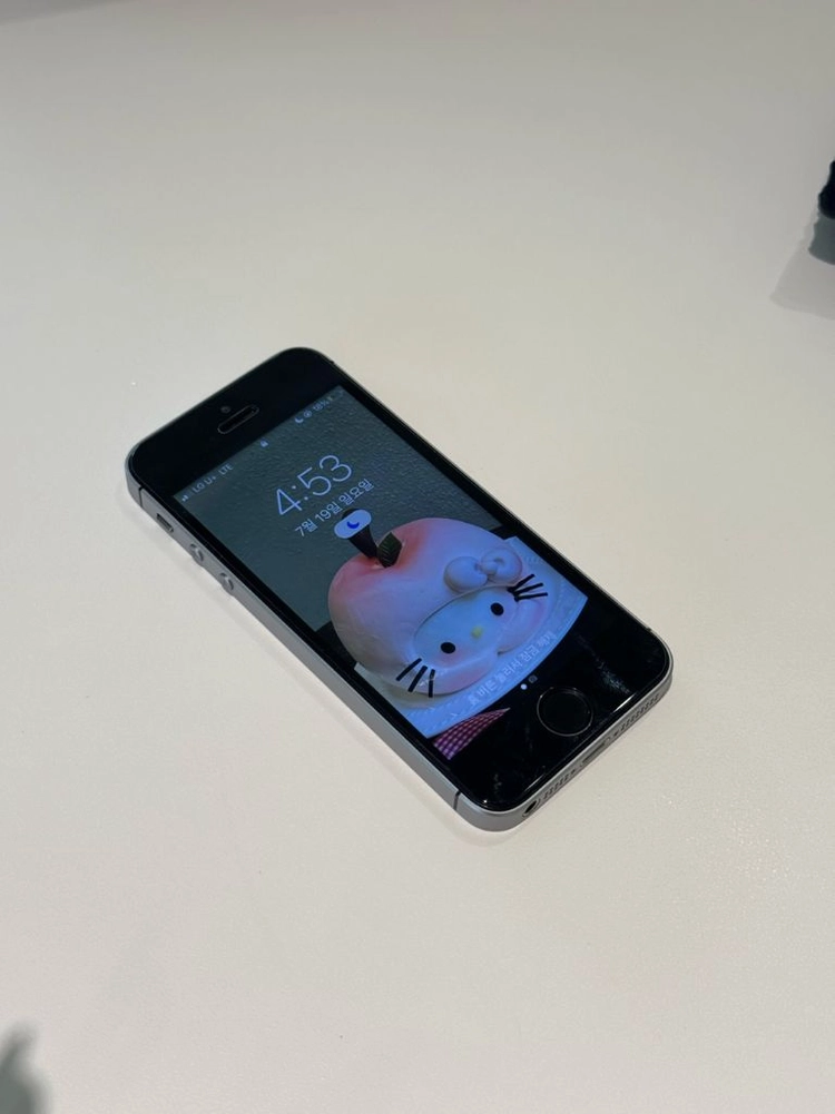 아이폰se1 스페이스그레이 128기가 카메라 무음 이미지