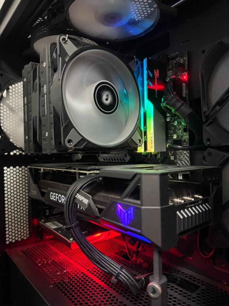 고사양 게이밍 컴퓨터 완본체 (5800x3d / 4070ti / 32G / 3TB) 이미지