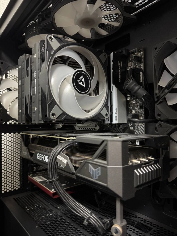 고사양 게이밍 컴퓨터 완본체 (5800x3d / 4070ti / 32G / 3TB) 이미지