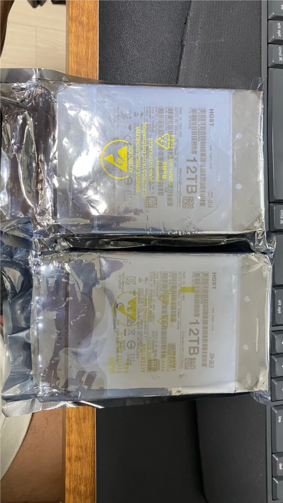 HGST-웨스턴 디지털12TB HDD NAS 2개 팔아요 - 안심되는 중고거래