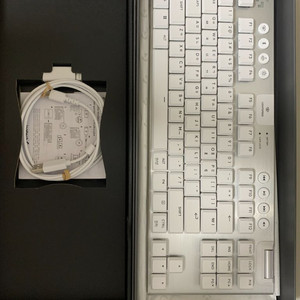 로지텍 g915 x TKL 2세대 무선 기계식 키보드 화이트 이미지