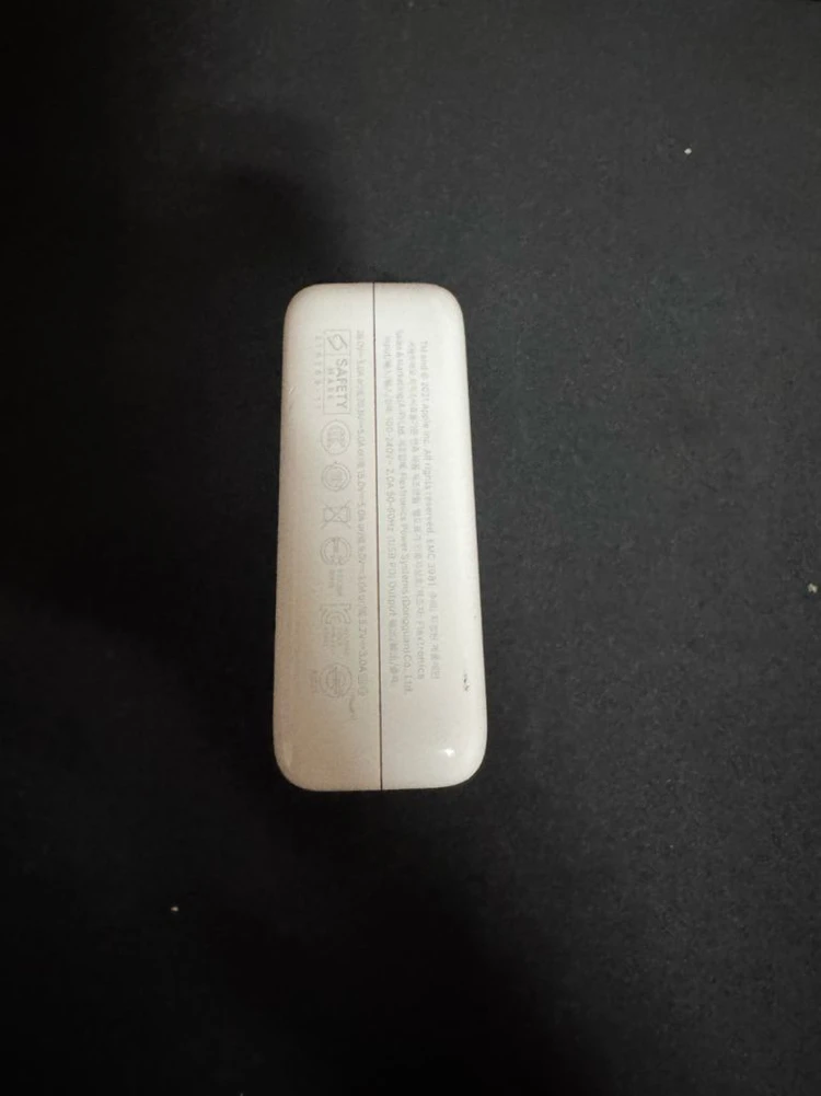 애플 140w 충전기 이미지