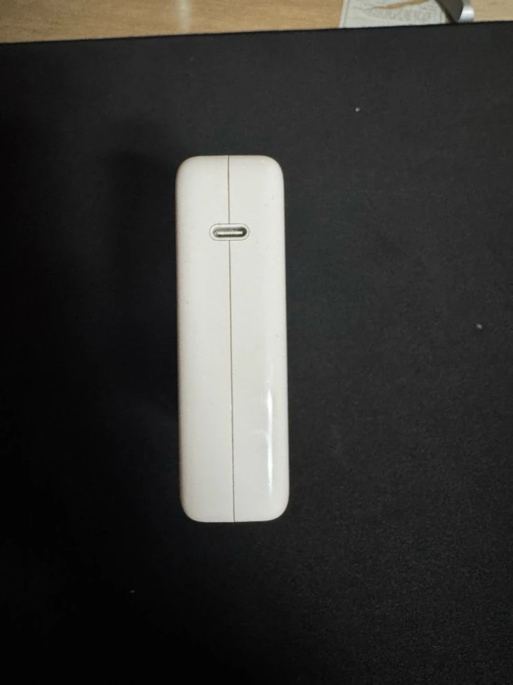 애플 140w 충전기 이미지