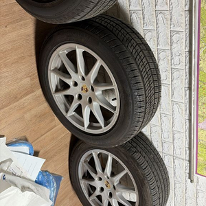 포르쉐 970 파나메라 순정 18인치 휠 타이어 이미지