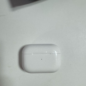 에어팟 프로 2세대 본체 이미지
