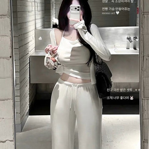 (포장째새상품) 글램니 골반보정포켓 4계절 후들쭈리 트레이닝 팬츠 아이보리 에이블리 이미지
