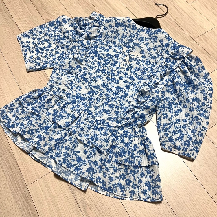 21년 JSNY 캉캉 러플 플라워 퍼프소매 랩 블라우스 블루 쉬폰 프릴 시스루 페플럼 반팔 5부 여름 휴가룩 여행룩 이미지