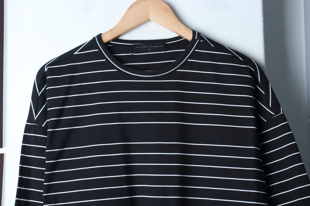 (M-XL) 더니트컴퍼니 반팔 티셔츠 스트라이프 블랙 이미지