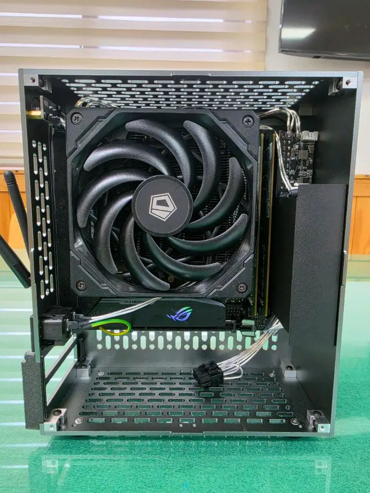 5700g B550i 32g 500g sff 미니pc 판매해요. - 안심되는 중고거래