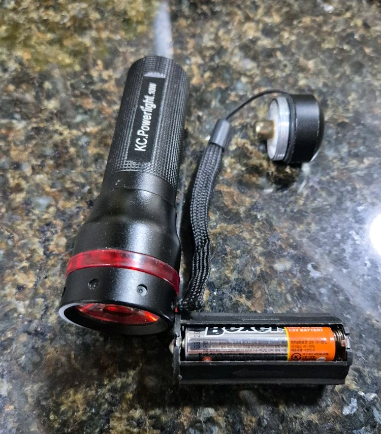 10W 손전등 택포 3500원 이미지