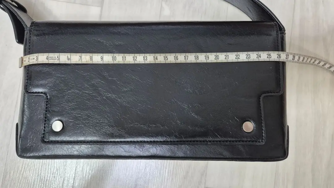 [거의새것] 파인드카푸어 마크백 26 크링클드 블랙 (26x13x5cm) 1~2회 사용 미니백 이미지