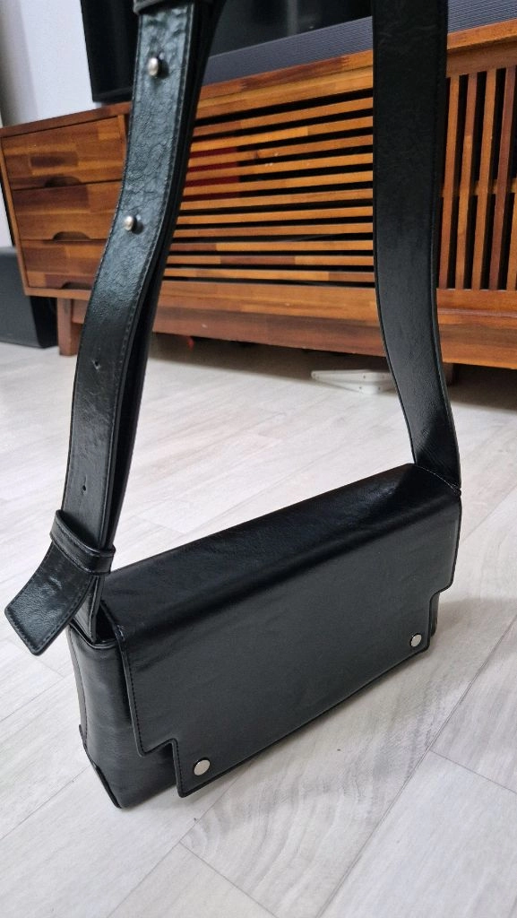[거의새것] 파인드카푸어 마크백 26 크링클드 블랙 (26x13x5cm) 1~2회 사용 미니백 이미지