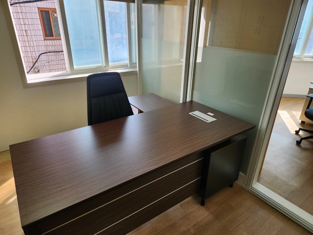 중역책상 의자 수납장 중역용 책장 의자 테이블 사무용가구 02-3482-3633 이미지