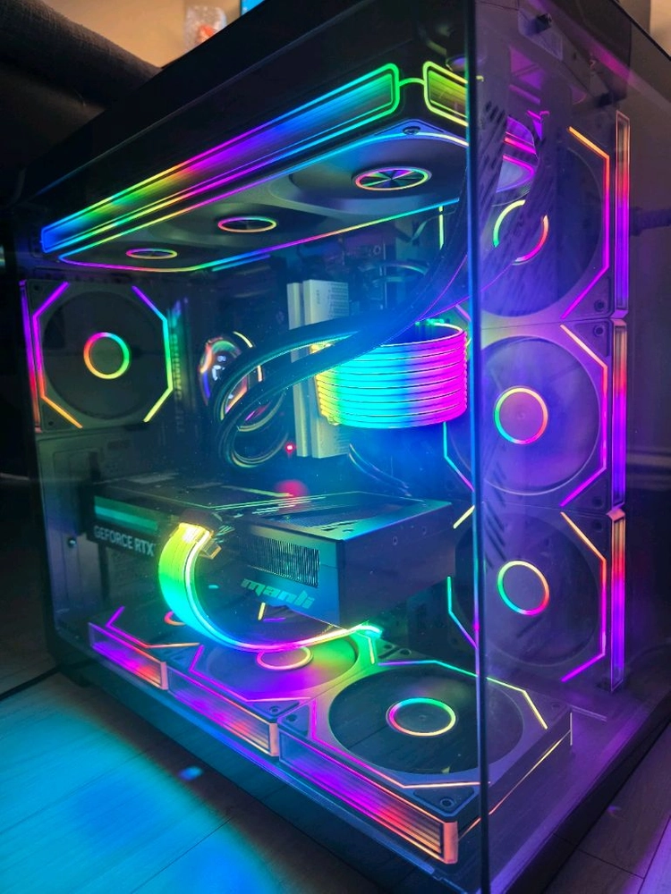 라이젠7 9800X3D RTX5070TI 하이엔드본체 팝니다 이미지