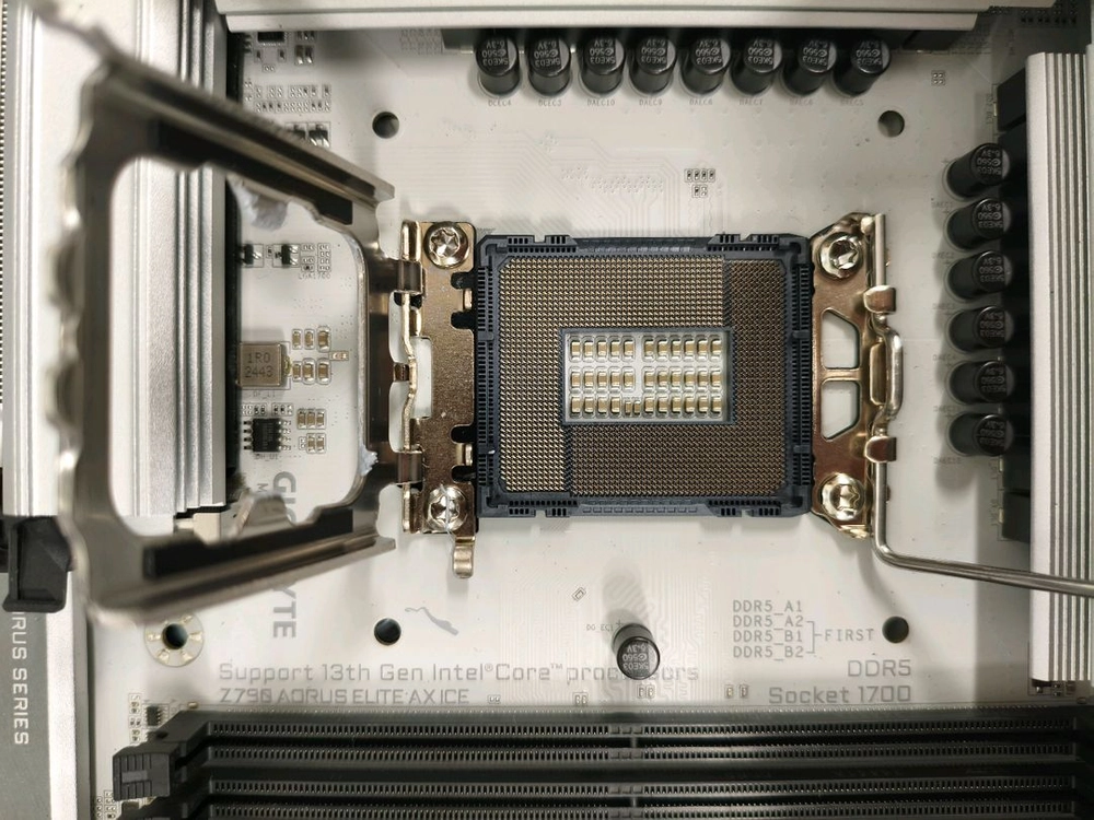 정품i9-14900kf, z790, x79크라켄수냉 이미지