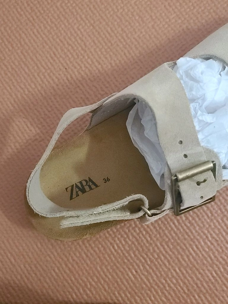 Zara 자라 봄여름 스웨이드 버클 샌들 36 베이지 버켄스탁 디자인 / 써스데이아일랜드 망고 한섬 시슬리 이미지