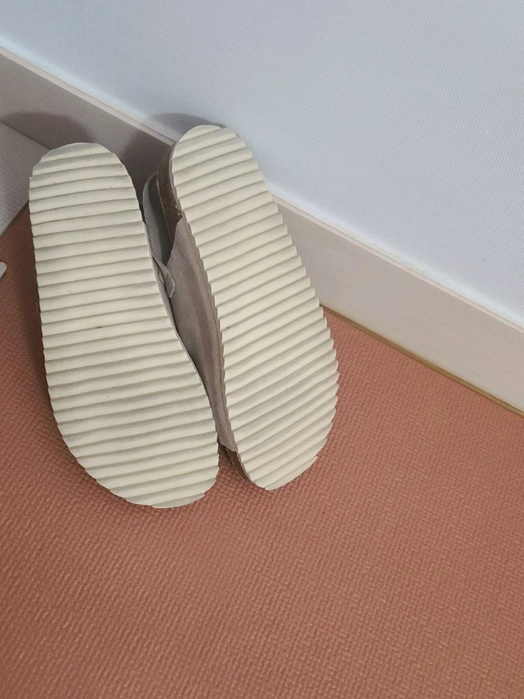 Zara 자라 봄여름 스웨이드 버클 샌들 36 베이지 버켄스탁 디자인 / 써스데이아일랜드 망고 한섬 시슬리 이미지