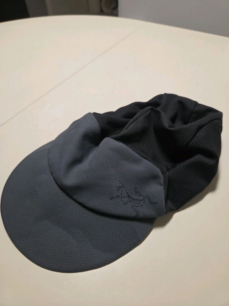 아크테릭스 볼캡 이미지