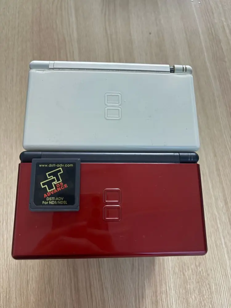 닌텐도 DS lite 크림슨블랙,Ds 화이트, 게임칩 일괄판매(호텔 더스크, 시간의 탐험대 포함) - 안심되는 중고거래