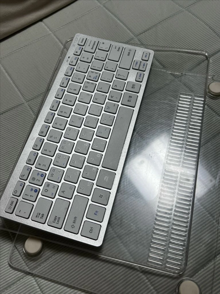 MacBook Air M2 13.6인치 16GB/256GB (S급) 판매합니다. 이미지