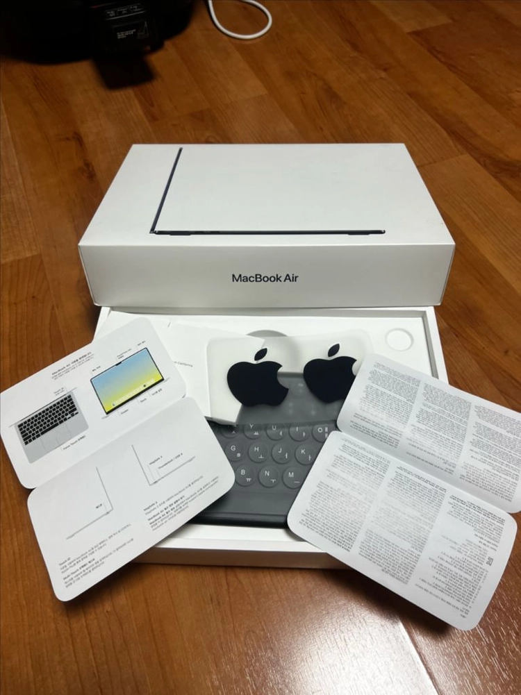 MacBook Air M2 13.6인치 16GB/256GB (S급) 판매합니다. 이미지