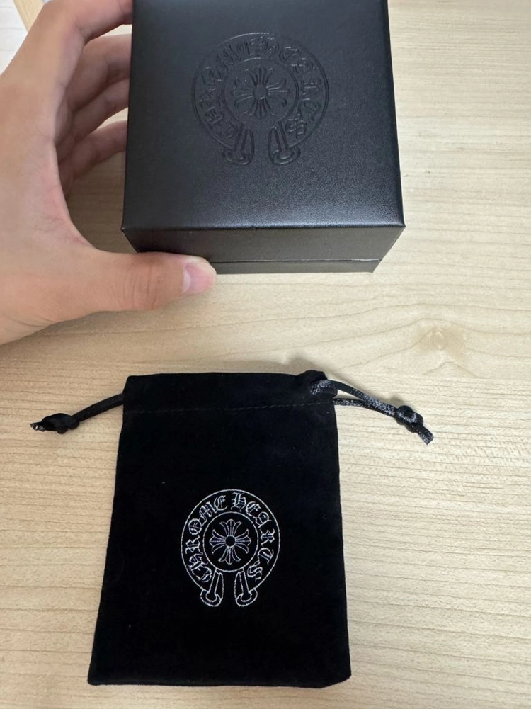 크롬하츠 십자가 목걸이 이미지