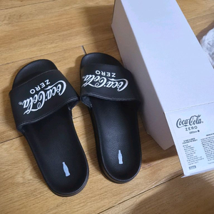 코카콜라 슬리퍼 판매 이미지