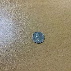 1988년 100원 동전 (2개)/1975년 100원 동전(1개) 이미지