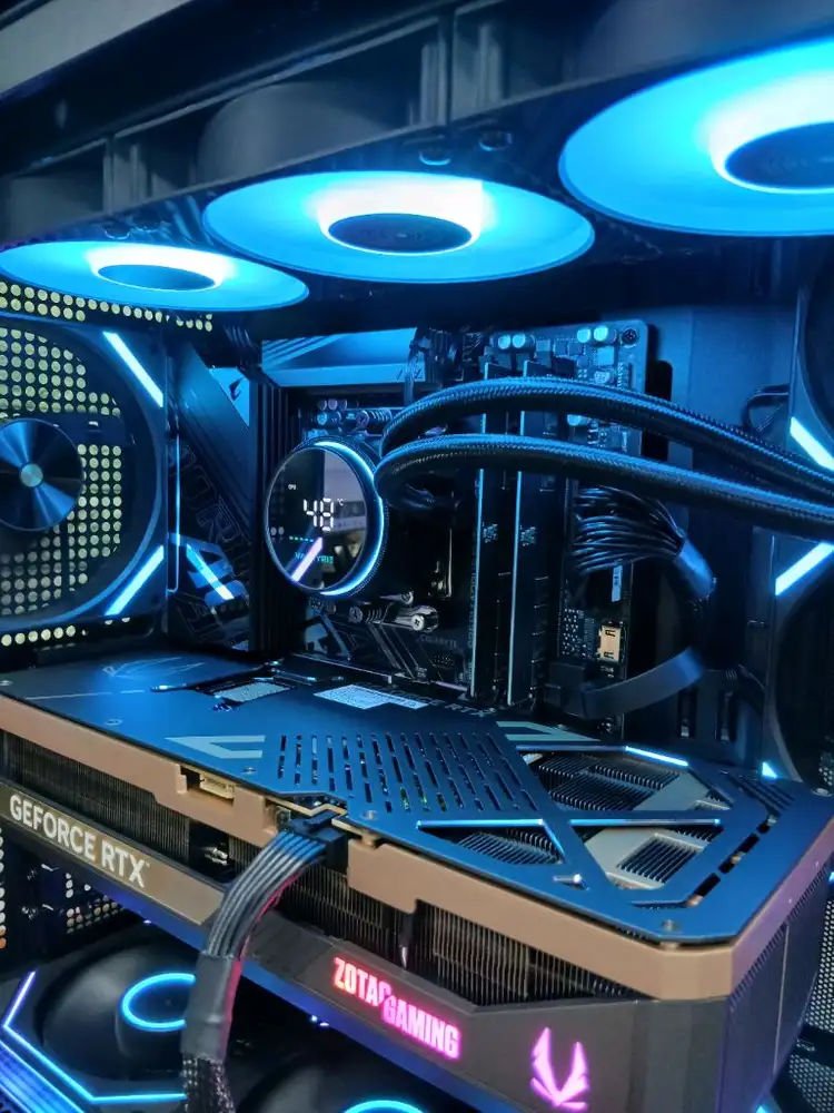 미사용 ) 9800X3D & RTX5070TI 컴퓨터 PC 이미지