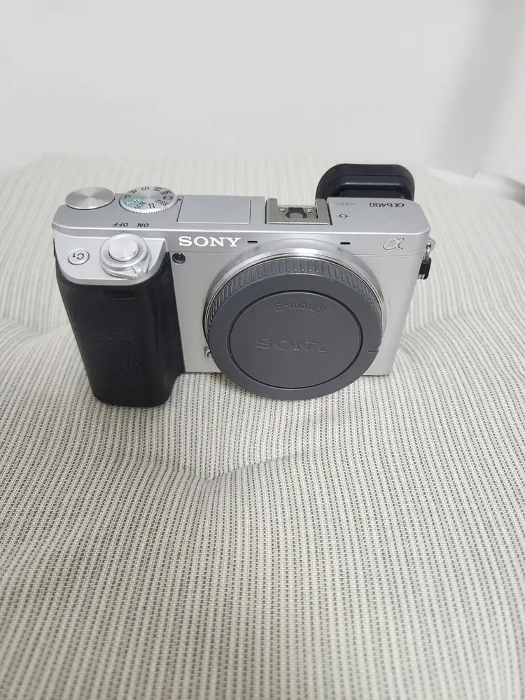 미러리스 카메라 Sony a6400 바디 + SEL1018 E 10-18mm F4 OSS 렌즈 - 안심되는 중고거래
