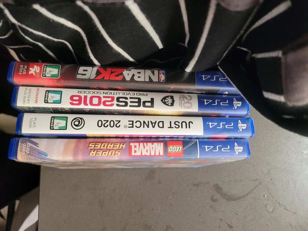 ps4 게임 팔아요. 명작들도 많아요. 사가세요. 이미지